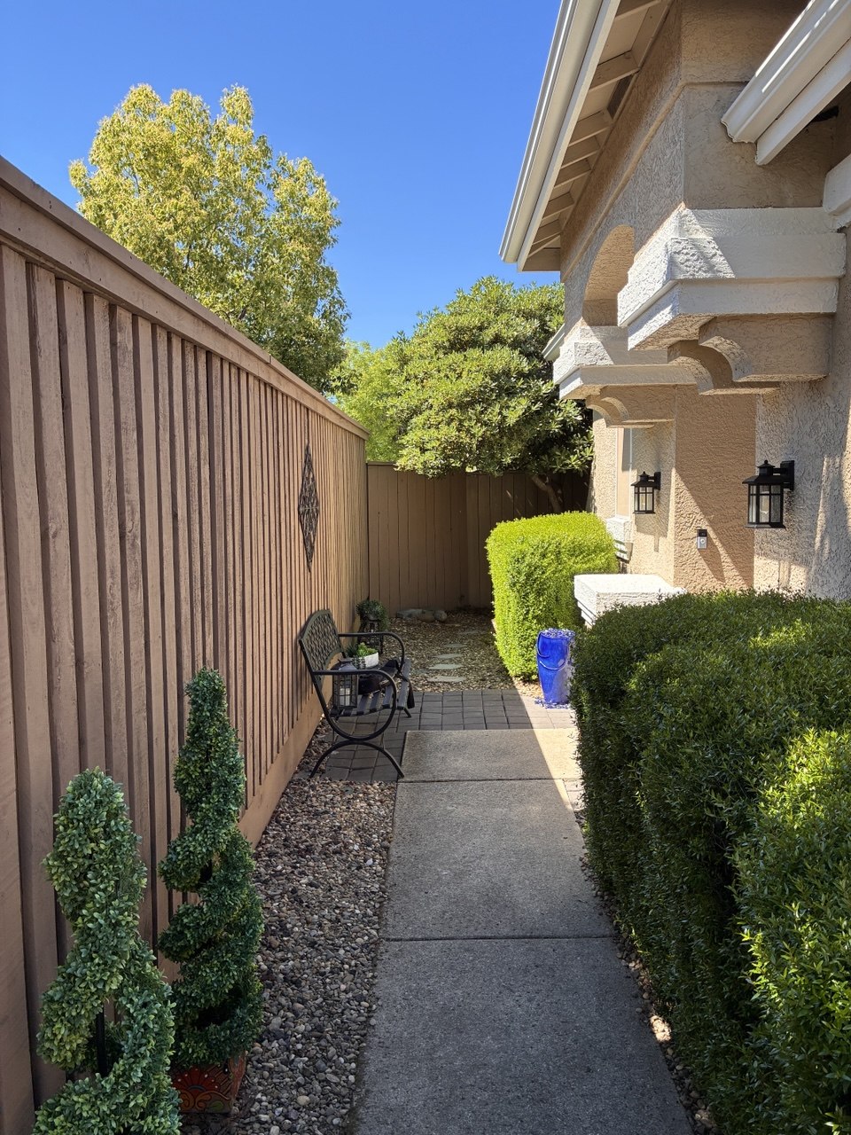Privacy fence side yard