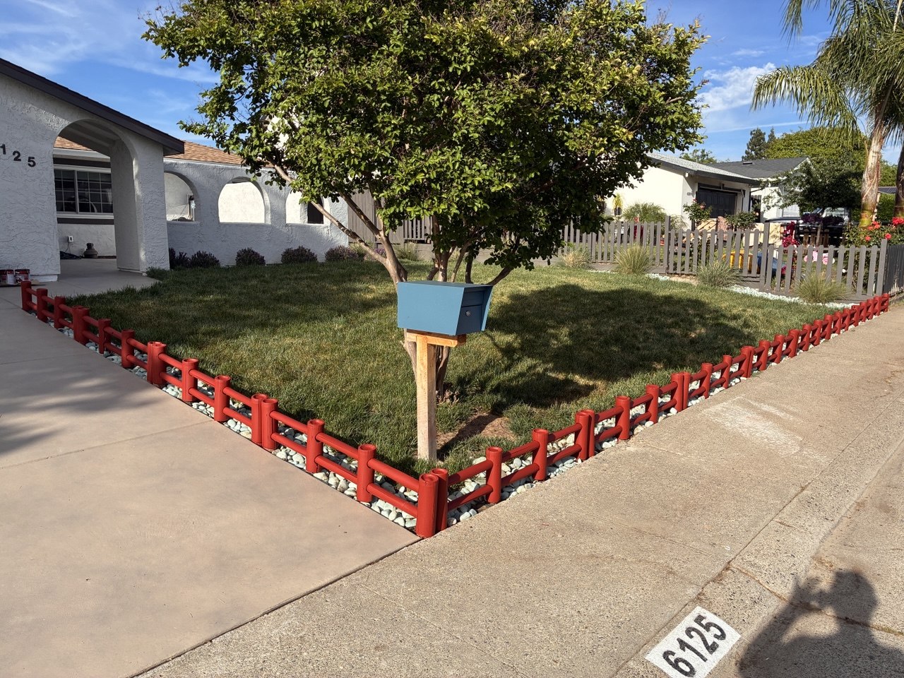 Garden border fence