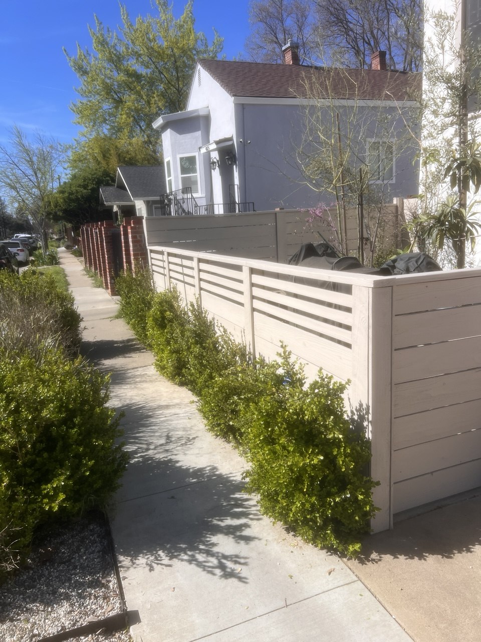 Horizontal slat fence